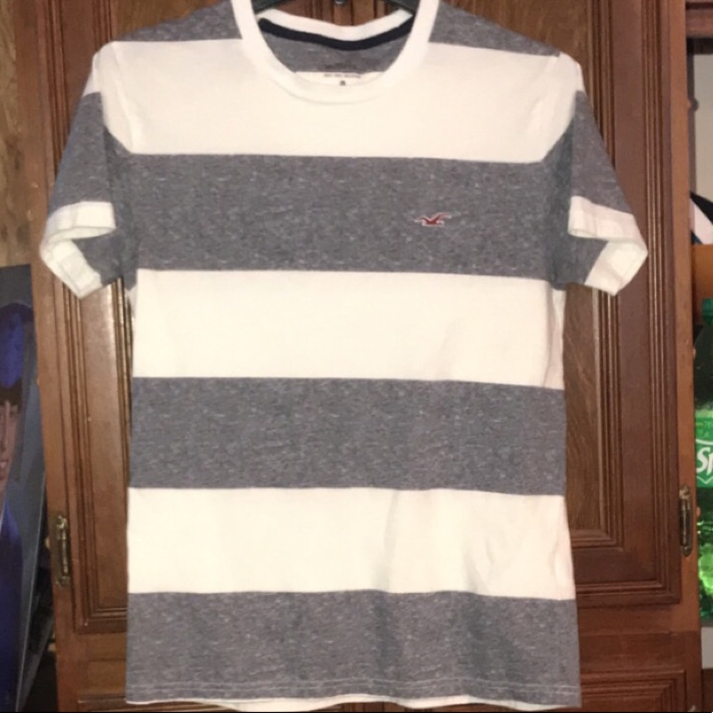Hollister Men’s T-shirt.